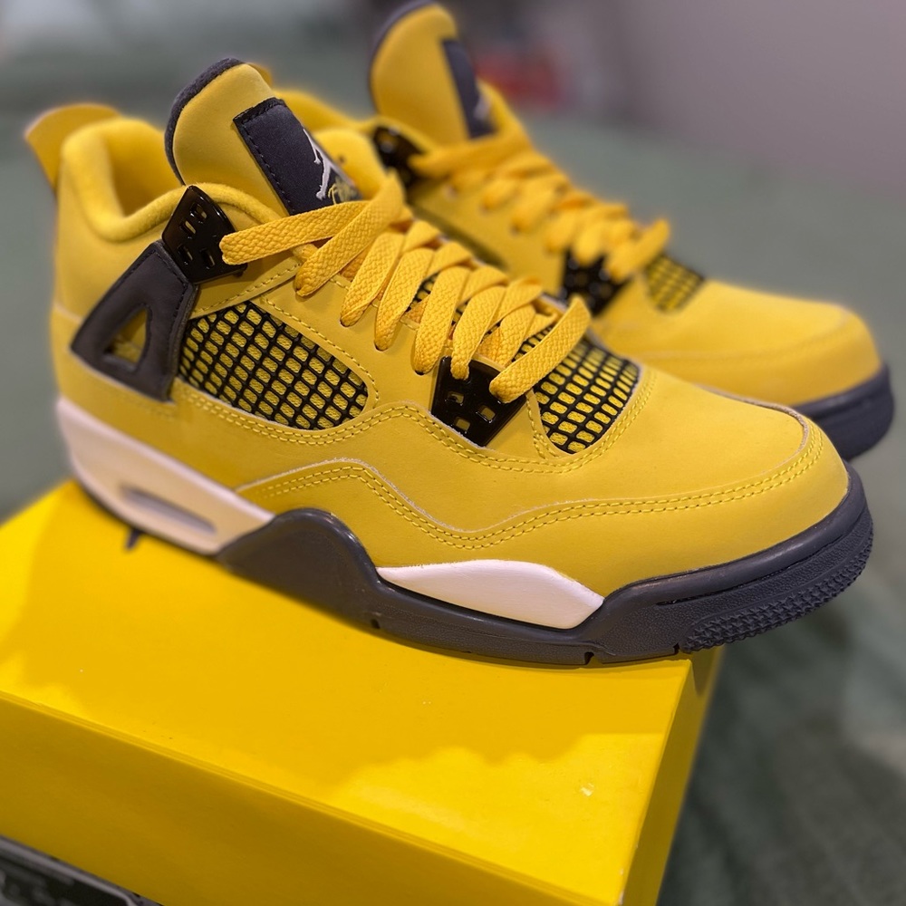 NWT & OG BOX Nike Air Jordan 4 Retro Lightning GS Size boys 7Y / Women's Size 8